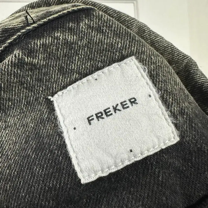 [BUNJANG] Freaker Front Flap Pocket Denim Shirt / 프리커 프론트 플랩 포켓 데님 셔츠