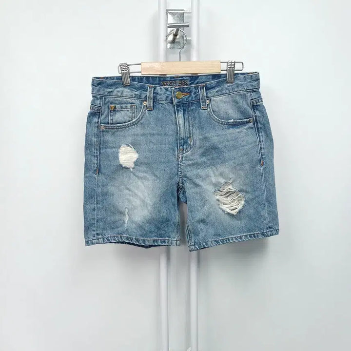 [BUNJANG] Guess Gold Button Denim Shorts 27 / 게스 청 반바지 금장 단추 27