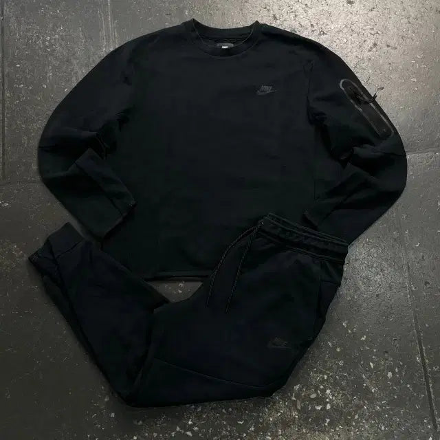 [SOLD OUT] 105 나이키 테크팩 맨투맨 셋업 세트