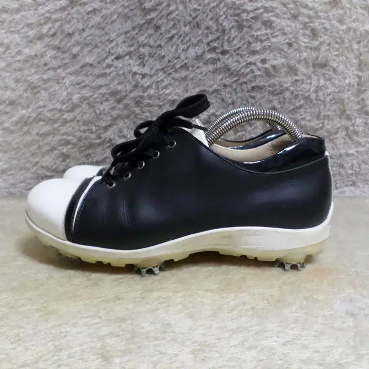 [BUNJANG] Helvesco Golf Shoes (Used) Size 260 / 후루룩구제2 245 헬베스코 골프화 중고 신발 260511