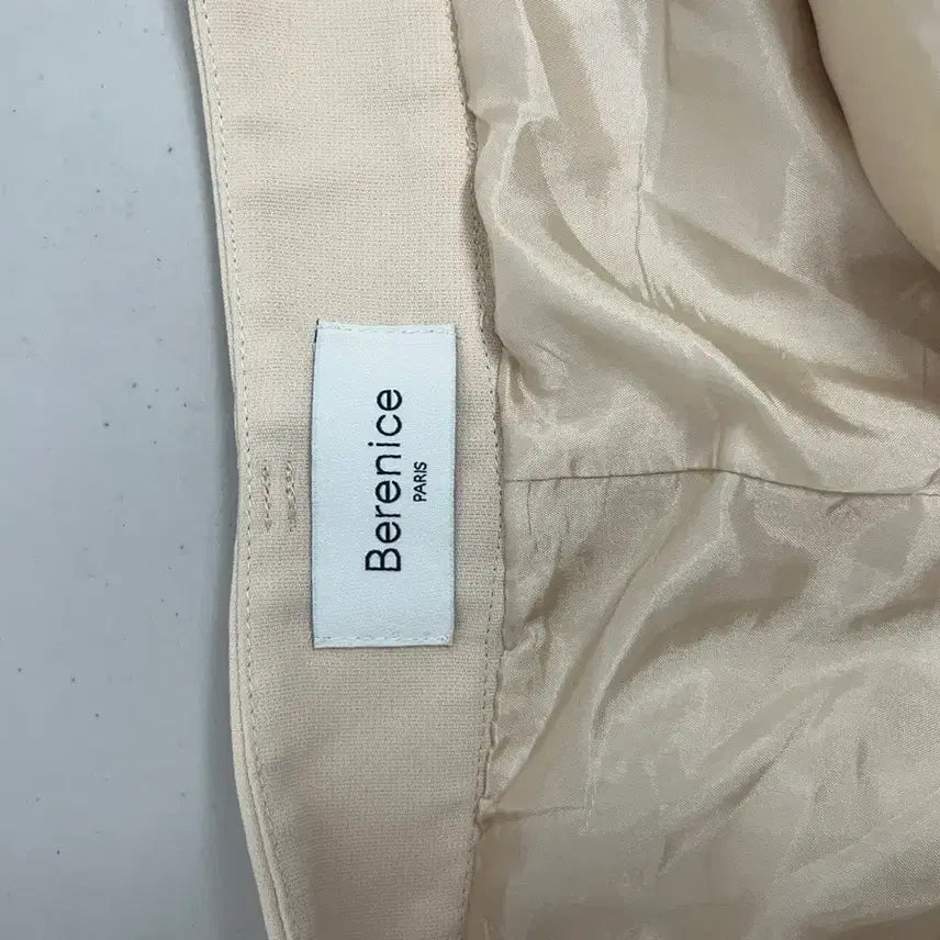 [BUNJANG] Berenice High-Waisted Pinstripe Wide Pants Beige / (여성,36) 베레니스 하이웨스트 핀턱 와이드 팬츠 베이지 0511-0