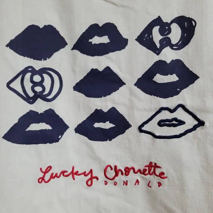 [BUNJANG] Lucky Chouette Embroidered Printing T-Shirt / 럭키슈에뜨 자수 프린팅 티셔츠