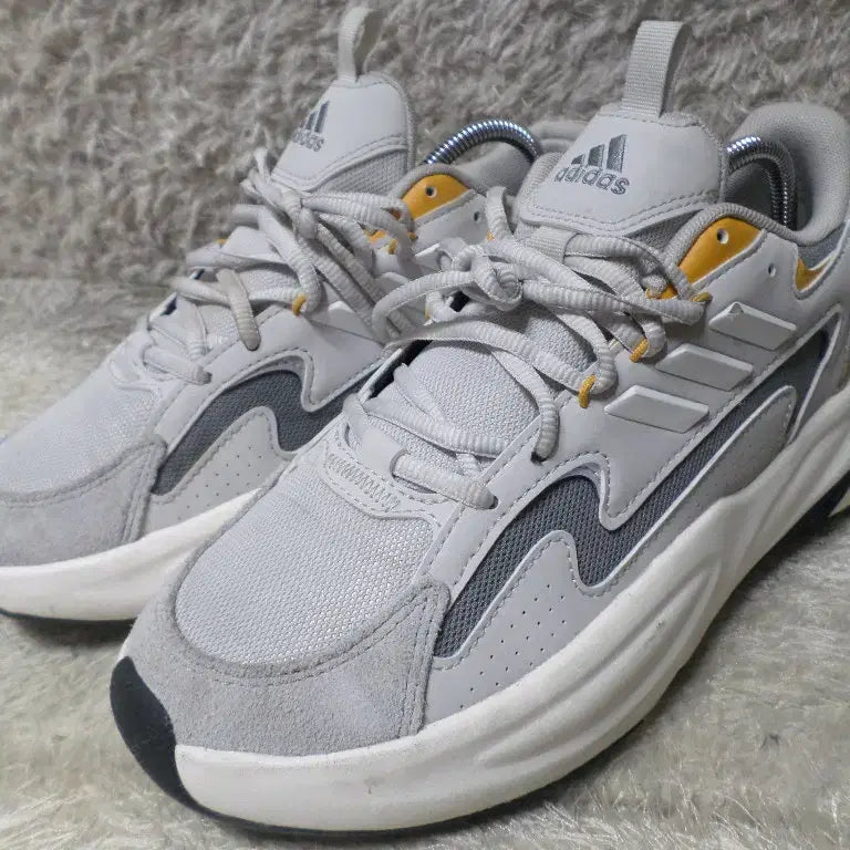 [BUNJANG] Adidas Ozweego "Weave" Sneakers (Size 250/260) / 후루룩구제2 250 아디다스 오즈위브 운동화 스니커즈 260511