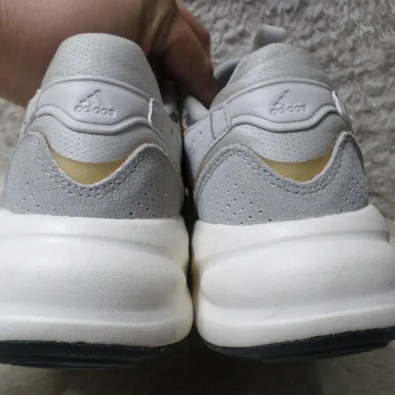 [BUNJANG] Adidas Ozweego "Weave" Sneakers (Size 250/260) / 후루룩구제2 250 아디다스 오즈위브 운동화 스니커즈 260511
