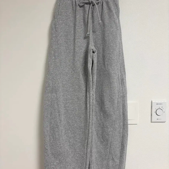 [BUNJANG] GU Barrel Leg Sweat Training Pants / GU 배럴 레그 여성 트레이닝 바지