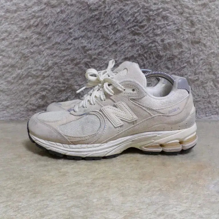 [BUNJANG] New Balance 2002R Sneakers (Used) / 후루룩구제2 240 뉴발란스2002R 운동화 중고 신발 260511