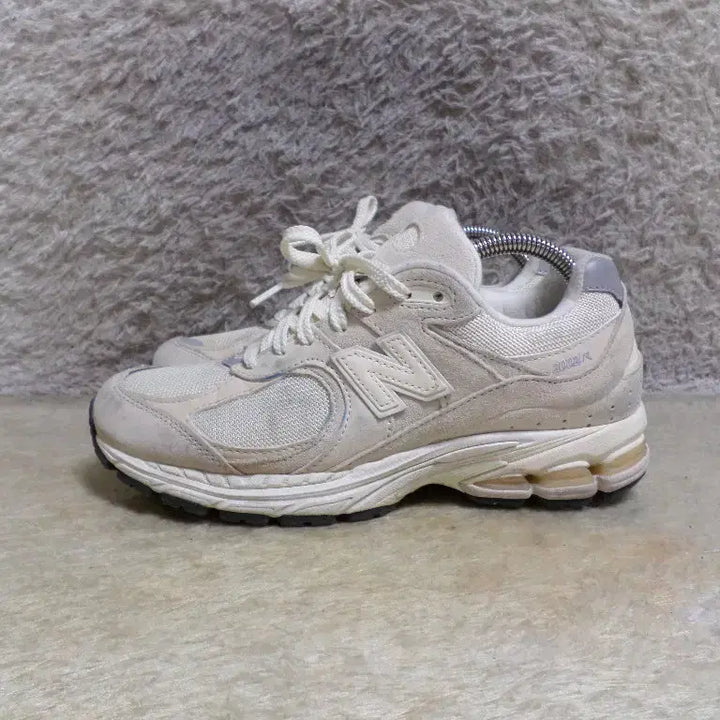 [BUNJANG] New Balance 2002R Sneakers (Used) / 후루룩구제2 240 뉴발란스2002R 운동화 중고 신발 260511