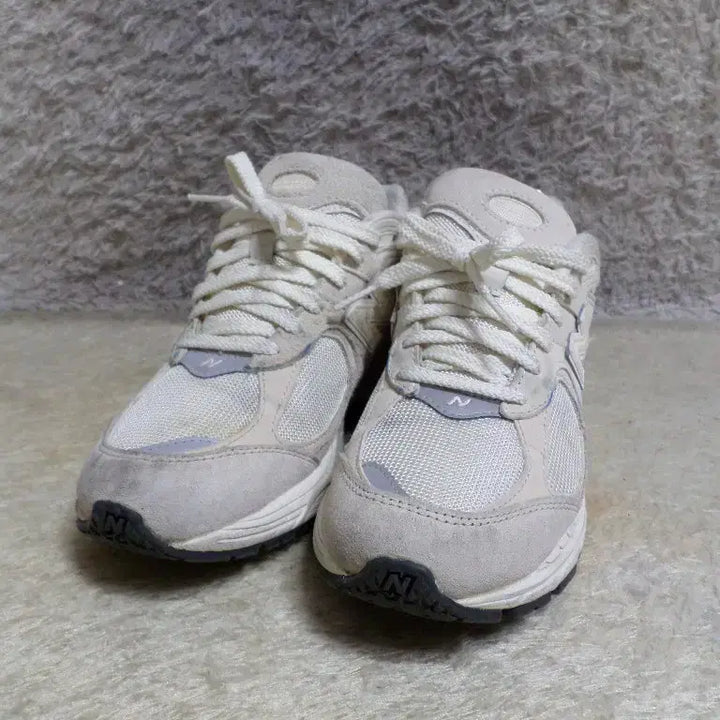 [BUNJANG] New Balance 2002R Sneakers (Used) / 후루룩구제2 240 뉴발란스2002R 운동화 중고 신발 260511