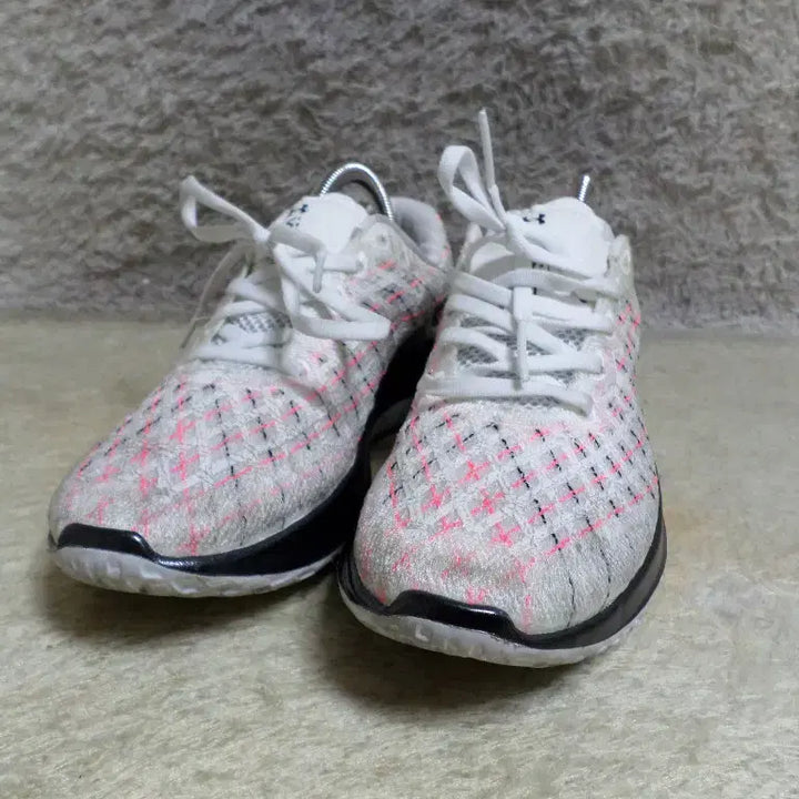 [BUNJANG] Under Armour Sneakers / 후루룩구제2 250 언더아머 운동화 중고 신발 260511