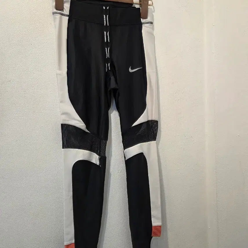 [BUNJANG] Nike Black/White Mesh Detail Leggings / 나이키 블랙/화이트 레깅스