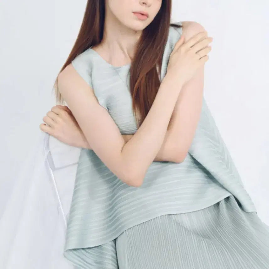 [BUNJANG] Jdemong Pleats Glow Volume Camisole Mint (Regular Length) / 제이드몽 플리츠 글로우 볼륨 나시탑 민트(기본기장)