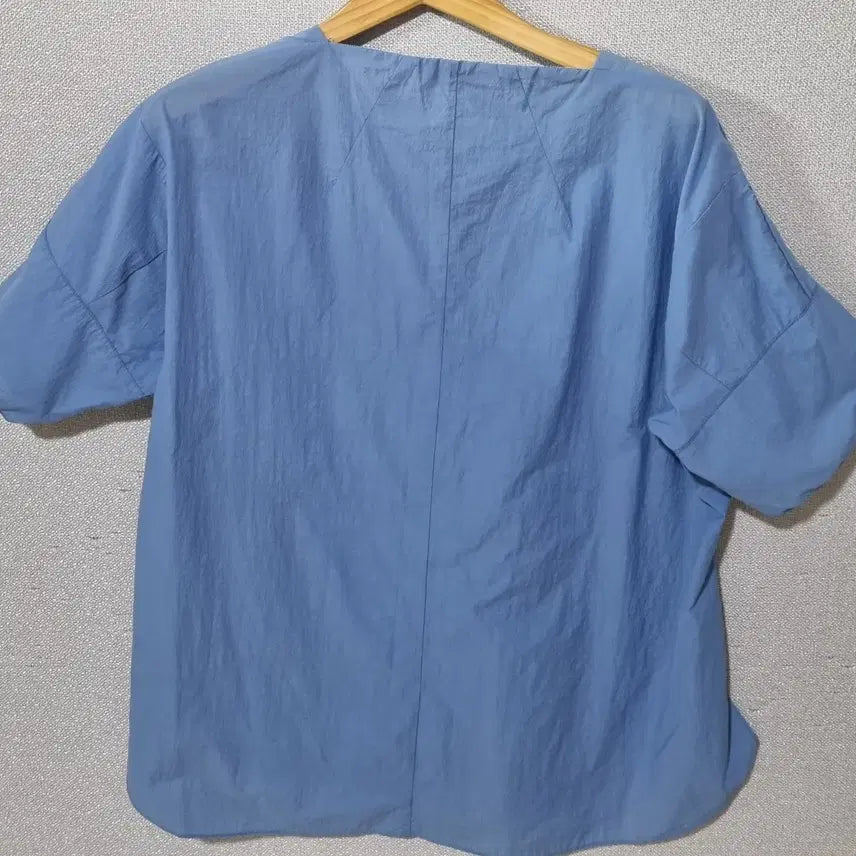 [BUNJANG] The Izzat Sky Blue Short Sleeve Blouse / M (66) 더아이잗 하늘색 스카이블루 반팔 블라우스