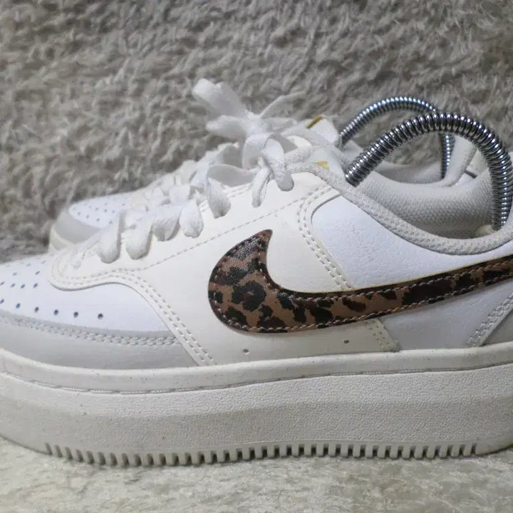 [BUNJANG] Nike Court Vision Alta White Leopard Sneakers / 후루룩구제2 240 나이키 코트비전알타 화이트 레오파드 운동화260511