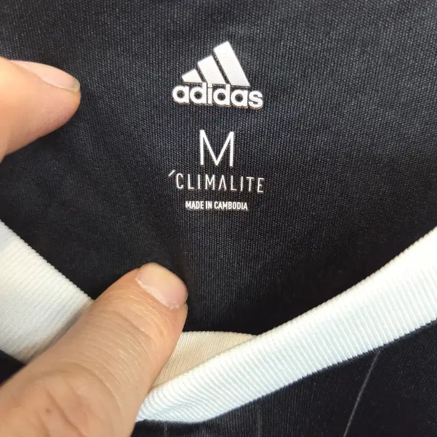 [BUNJANG] Adidas Tavella 18 Stripe V-Neck Jersey Long Sleeve M / 아디다스 타벨라 18 스트라이프 브이넥 져지긴팔 m