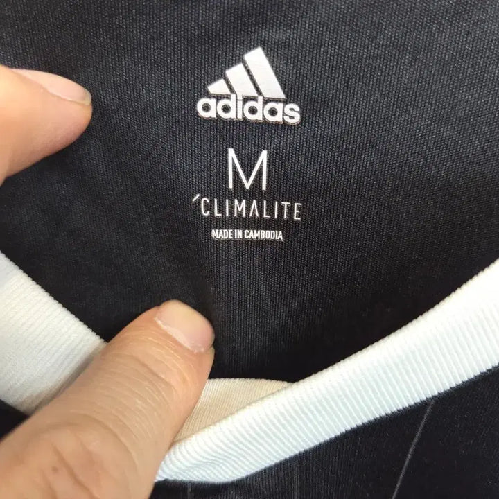 [BUNJANG] Adidas Tavella 18 Stripe V-Neck Jersey Long Sleeve M / 아디다스 타벨라 18 스트라이프 브이넥 져지긴팔 m