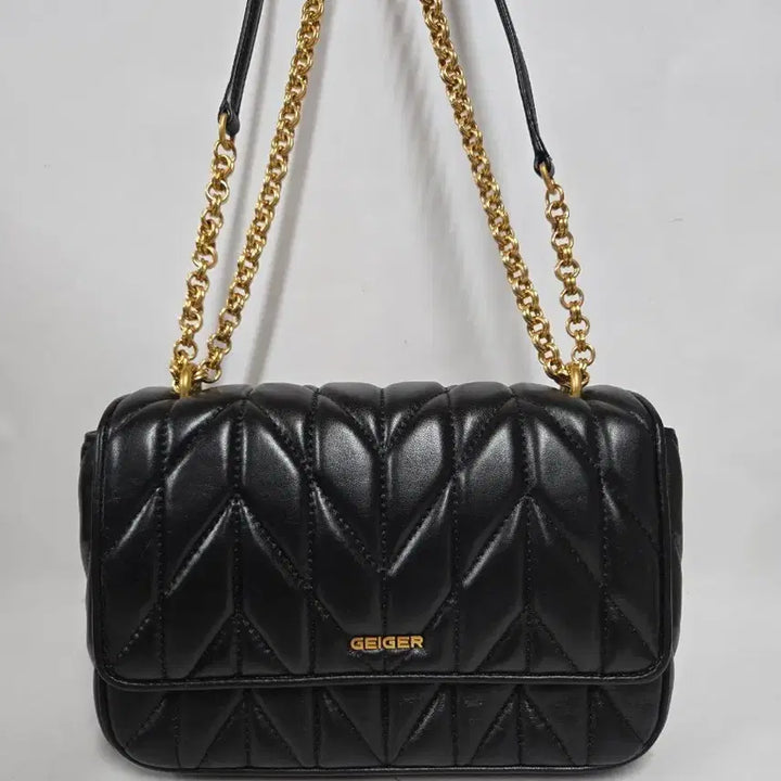 [BUNJANG] GEIGER Black Quilted Gold Chain Shoulder Bag / GEIGER 블랙 퀼팅 금장 체인백
