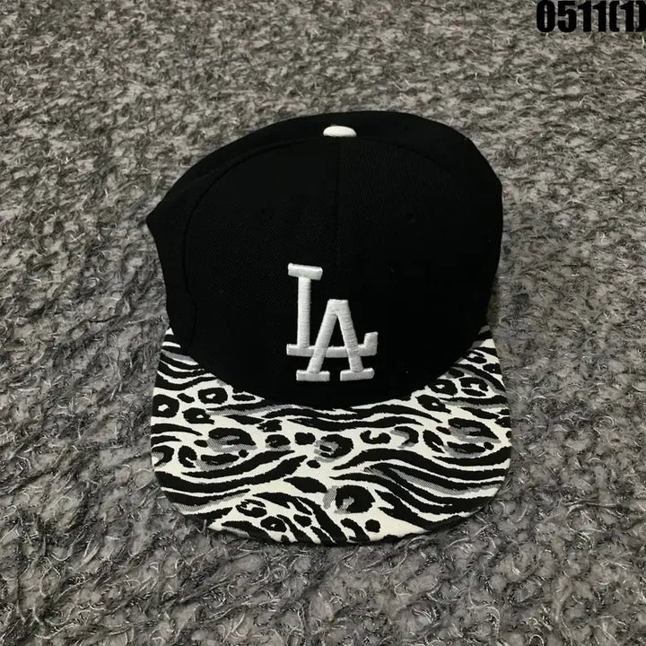 [BUNJANG] MLB LA Black Snapback Hat Zebra Pattern / MLB LA 검정색 스냅백 모자 얼룩말 패턴