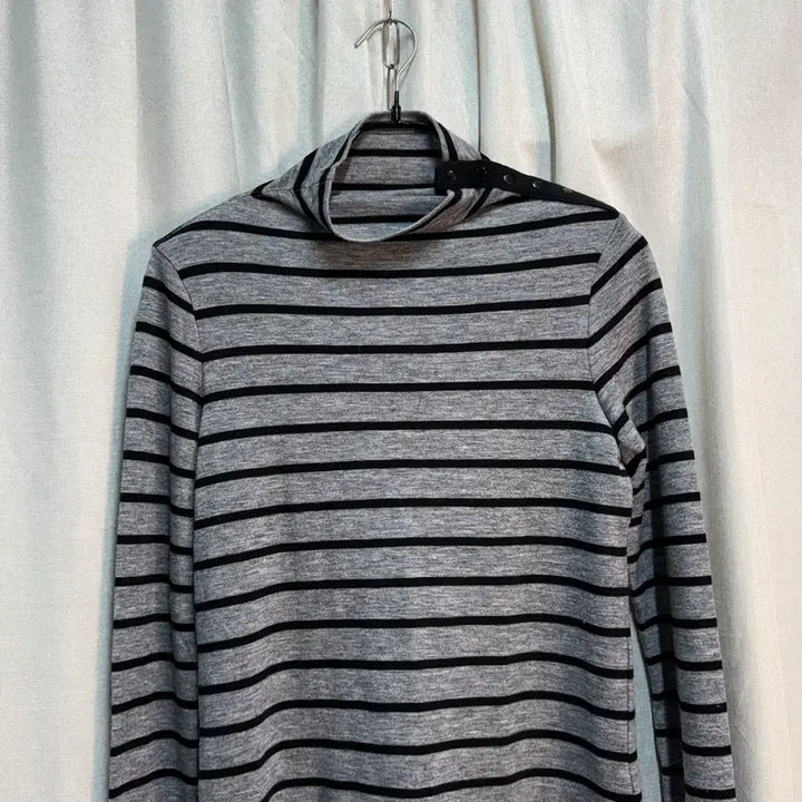 [BUNJANG] 2nd Floor Striped High Neck T-Shirt / [55] 2nd floor 세컨플로어 스트라이프 얇은 하이넥 티셔츠