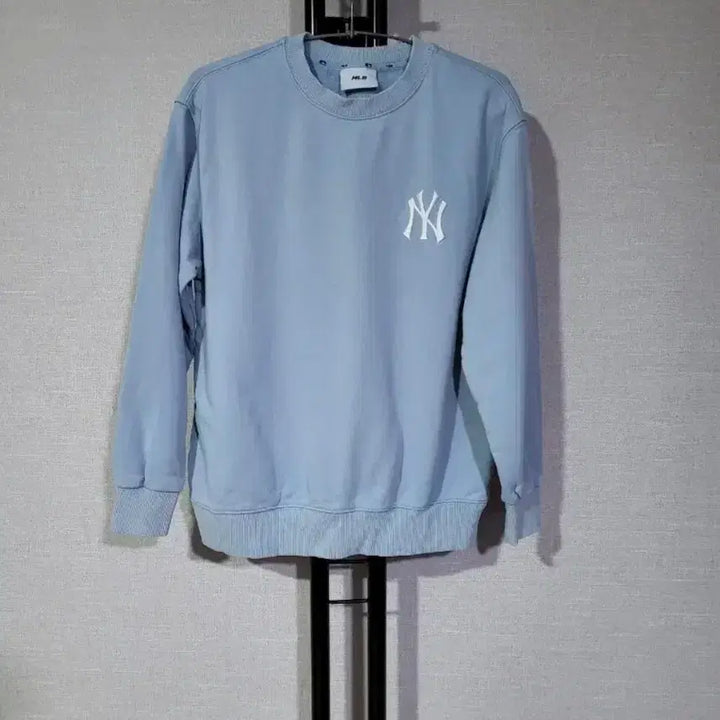 [BUNJANG] MLB New York Yankees Sweatshirt Pastel Blue XS / MLB 뉴욕 양키스 맨투맨 하늘색 XS