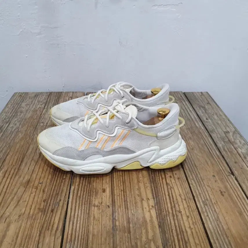 [BUNJANG] Adidas Ozweego Ivory Sneakers (240MM) / 아디다스 오즈위고 아이보리 운동화 (240MM)