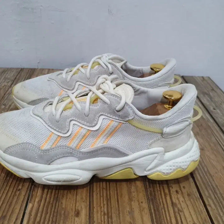 [BUNJANG] Adidas Ozweego Ivory Sneakers (240MM) / 아디다스 오즈위고 아이보리 운동화 (240MM)