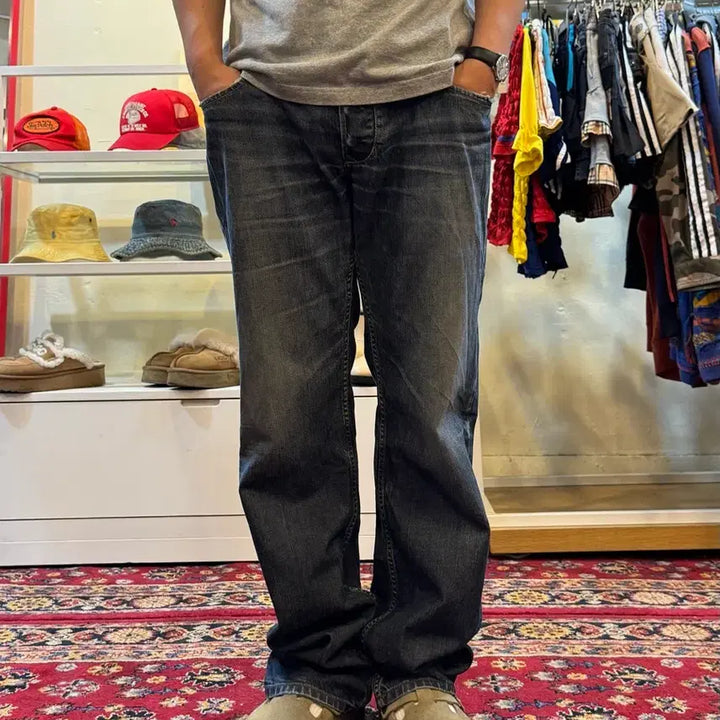 [BUNJANG] Diesel Larkee Regular Straight Denim Pants 36in / 디젤 라키(LARKEE) 레귤러 스트레이트 데님 팬츠 36in
