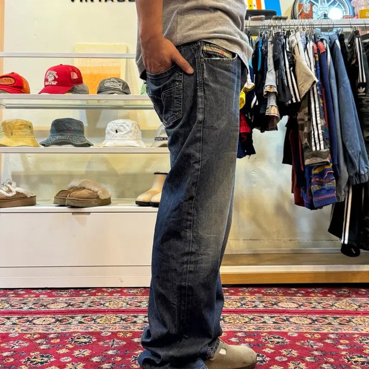 [BUNJANG] Diesel Larkee Regular Straight Denim Pants 36in / 디젤 라키(LARKEE) 레귤러 스트레이트 데님 팬츠 36in