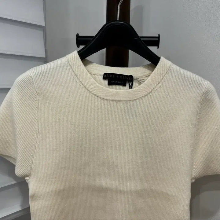 [BUNJANG] Alice + Olivia Ivory Wool Knit Cropped Short-Sleeve Top / alice + olivia 아이보리 울 니트 크롭반팔 탑 새상품
