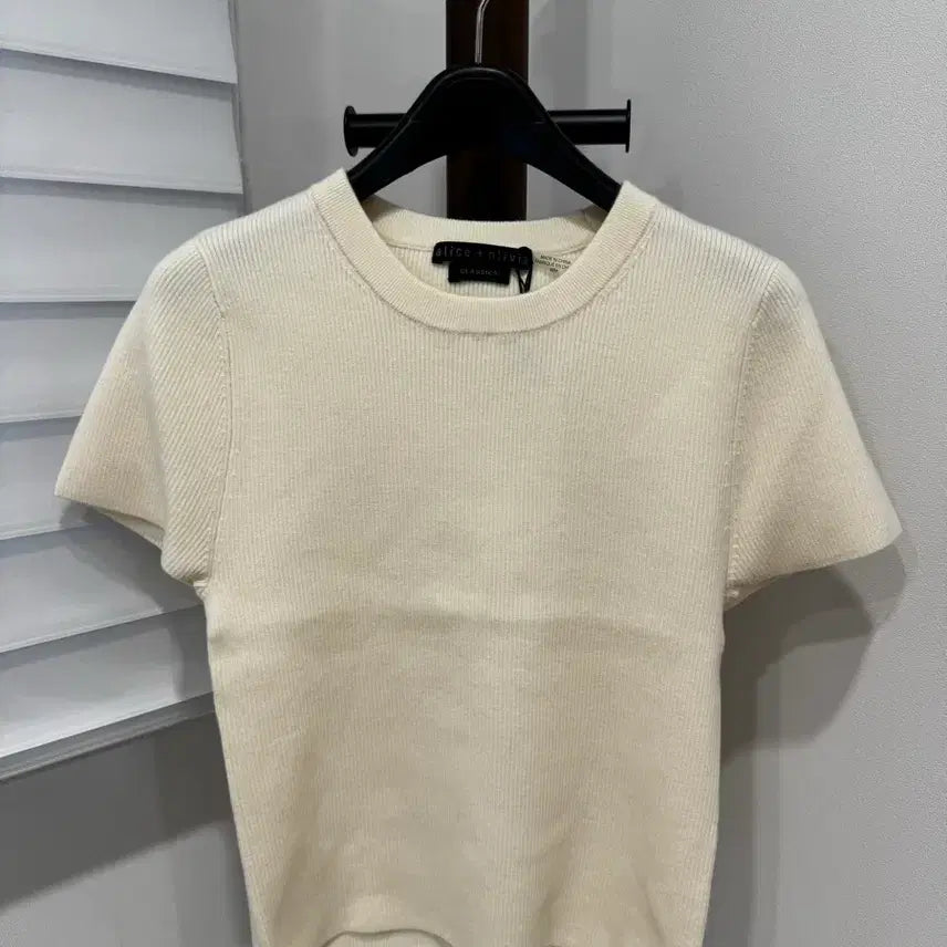 [BUNJANG] Alice + Olivia Ivory Wool Knit Cropped Short-Sleeve Top / alice + olivia 아이보리 울 니트 크롭반팔 탑 새상품