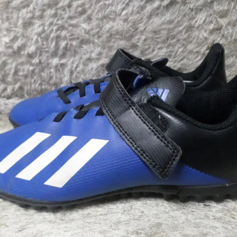 [BUNJANG] Adidas Futsal Shoes Kids Junior / 후루룩구제2 220 아디다스 X 풋살화 키즈 아동화 주니어260511