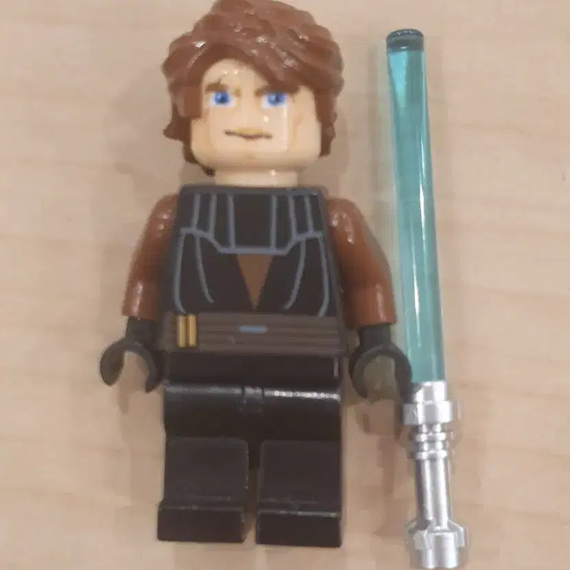 [BUNJANG] LEGO Star Wars Anakin Skywalker Minifigure with Blue Lightsaber / 레고 스타워즈 아나킨 스카이워커 미니피겨