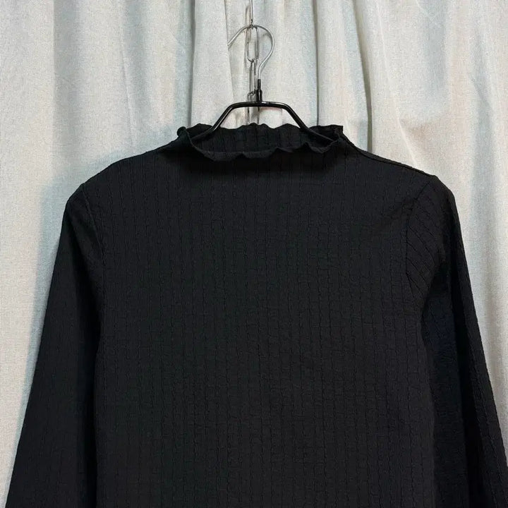 [BUNJANG] H&amp;M Black Frill Crop Long Sleeve T-Shirt / [55] H&amp;M 에이치엔엠 블랙 프릴 크롭 긴팔티 슬리브