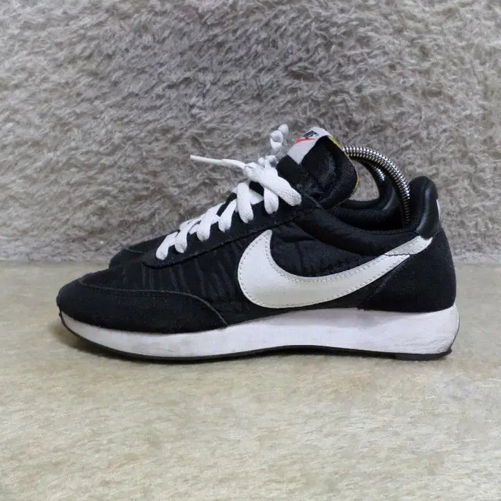 [BUNJANG] Nike Tailwind 79 Shoes (Used) / 후루룩구제 240 나이키 테일윈드79 운동화 중고 신발 260511