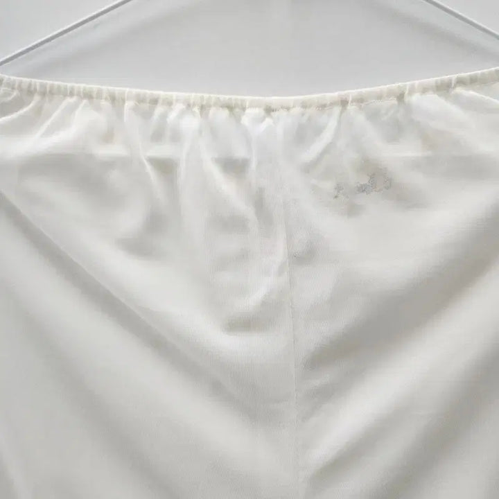 [BUNJANG] Casual Punching Hem Banding Shorts / 모리걸 캐주얼 펀칭 밑단 밴딩 쇼츠 반바지