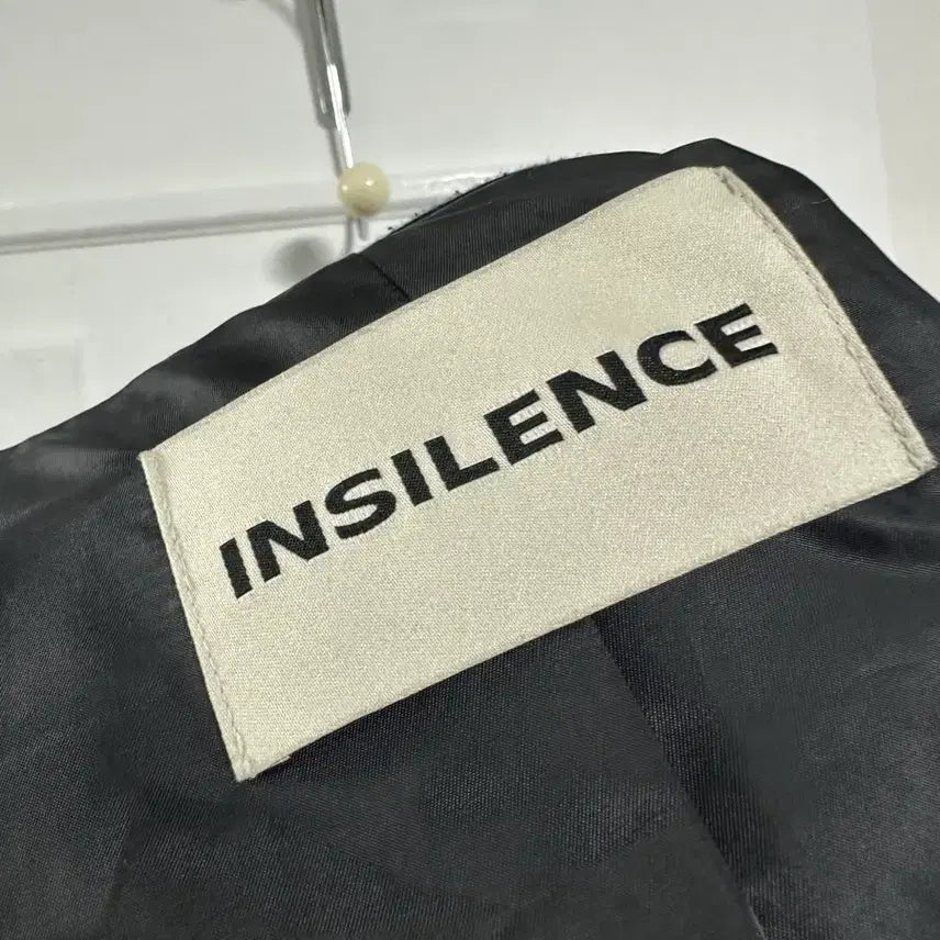 [BUNJANG] Insilence Curved Line Wool Blazer / 인사일런스 커브드 라인 울 블레이저
