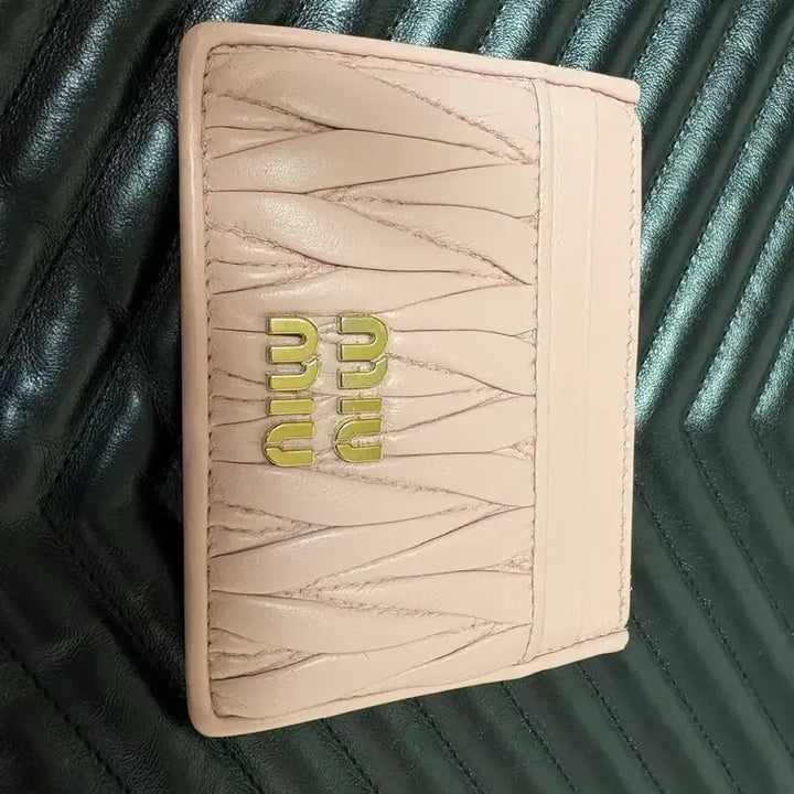[BUNJANG] Miu Miu Pink Matelassé Card Holder / 미우미우 핑크 마테라쎄 카드지갑