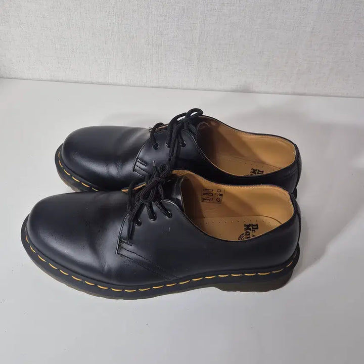 [SOLD OUT] 닥터마틴 1461 블랙스무스 3홀