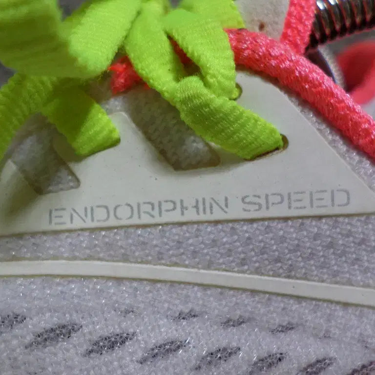 [BUNJANG] Saucony Endorphin Speed Running Shoes Size 260 / 후루룩구제2 260 써코니 엔돌핀 스피드 운동화 중고 신발 260511