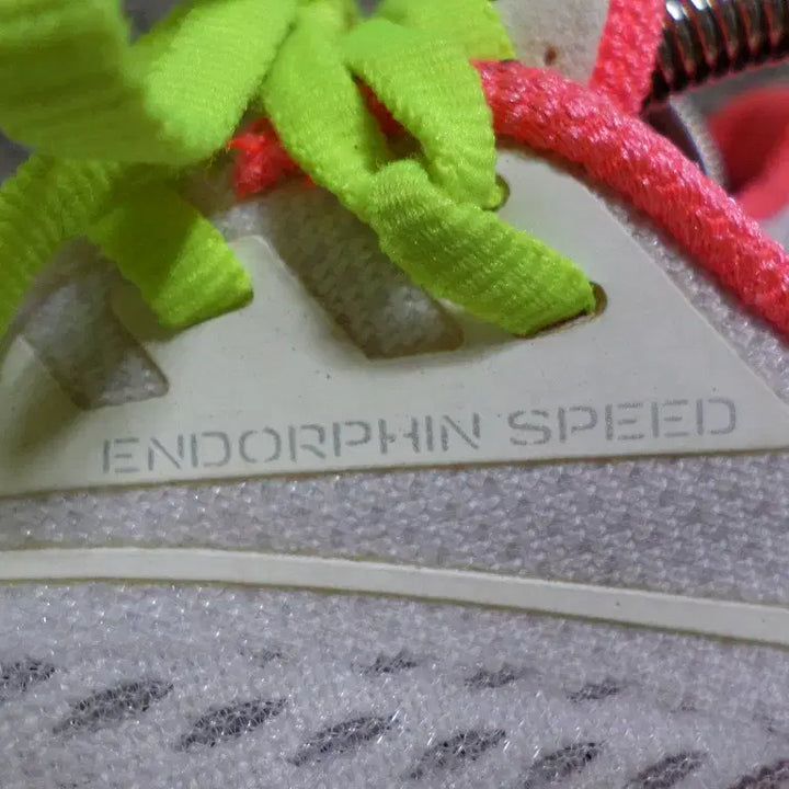 [BUNJANG] Saucony Endorphin Speed Running Shoes Size 260 / 후루룩구제2 260 써코니 엔돌핀 스피드 운동화 중고 신발 260511