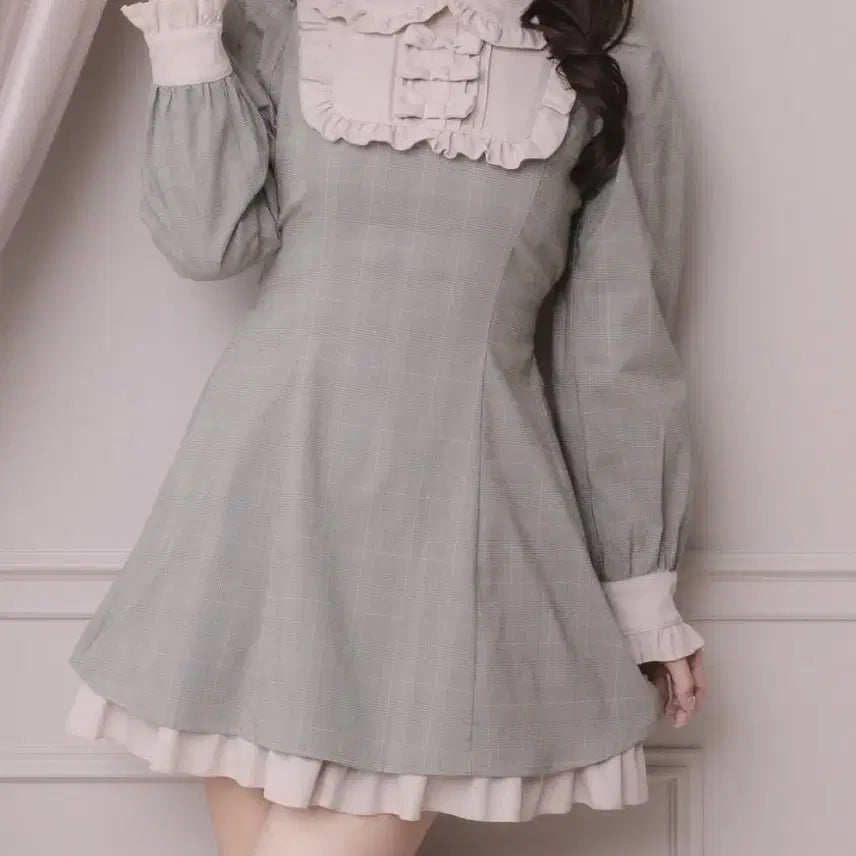 [SOLD OUT] 피움 스퀘어 프릴 리본 원피스 판매합니다