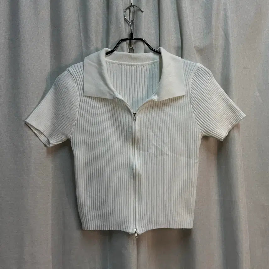 [BUNJANG] White Ribbed Cropped Half-Sleeve Collar Zip-Up Knit / [Free] 화이트 골지 크롭 반팔 카라 집업 니트
