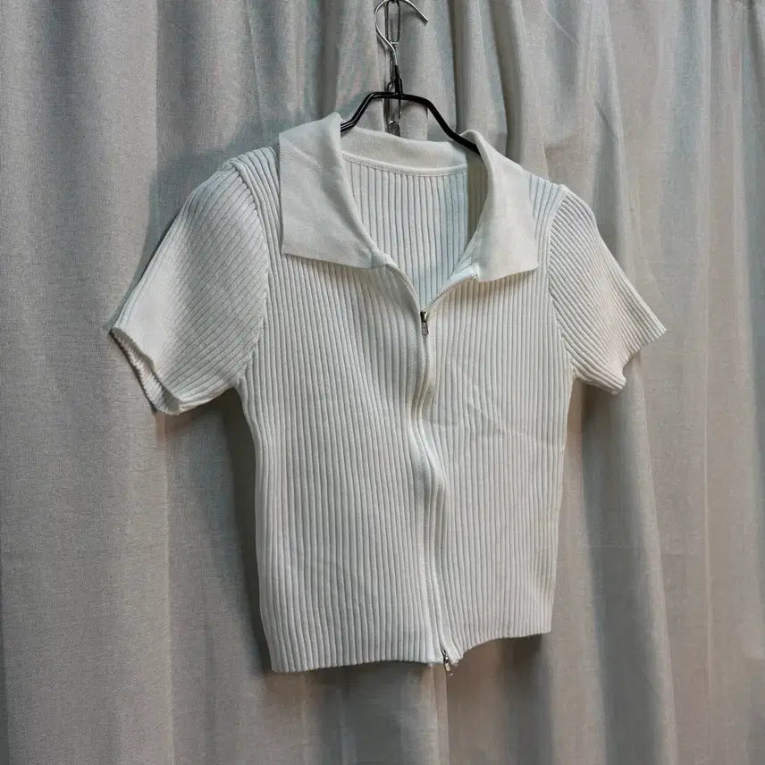 [BUNJANG] White Ribbed Cropped Half-Sleeve Collar Zip-Up Knit / [Free] 화이트 골지 크롭 반팔 카라 집업 니트