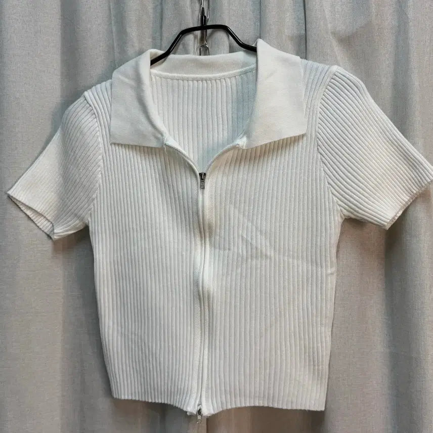 [BUNJANG] White Ribbed Cropped Half-Sleeve Collar Zip-Up Knit / [Free] 화이트 골지 크롭 반팔 카라 집업 니트