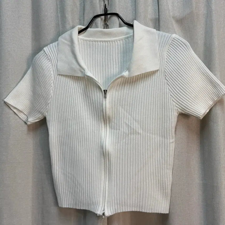 [BUNJANG] White Ribbed Cropped Half-Sleeve Collar Zip-Up Knit / [Free] 화이트 골지 크롭 반팔 카라 집업 니트
