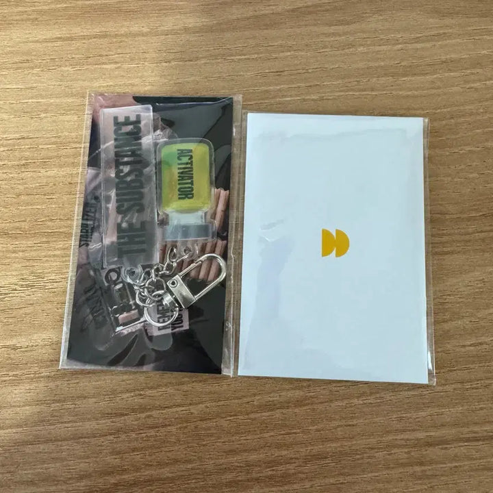 [BUNJANG] Substance Keyring &amp; Photocard Set (2 Types) / 서브스턴스 키링&amp;포토카드 2종