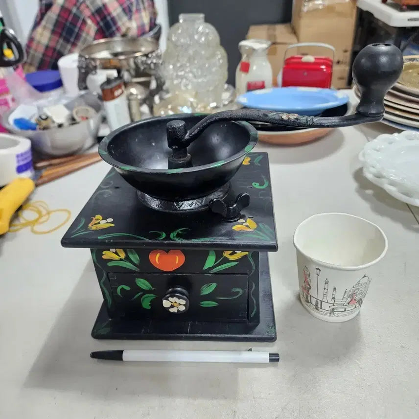 [BUNJANG] Antique European Coffee Grinder / 유럽에서온 옛날 