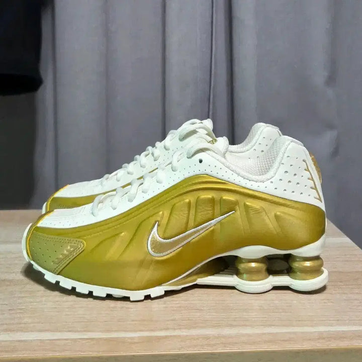 [BUNJANG] Nike Shox R4 Metallic Gold Women&