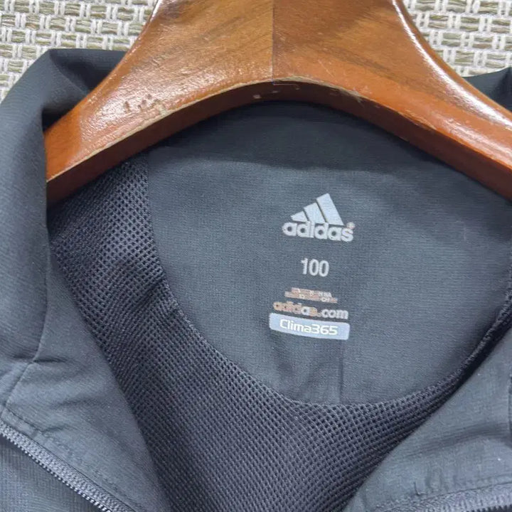 [BUNJANG] Adidas Windbreaker Jacket Size 100 / 아디다스 바람막이 자켓 100 D01575