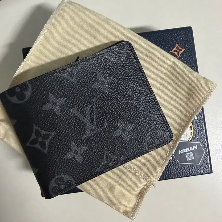 [SOLD OUT] 루이비통 이클립스 반지갑 급처