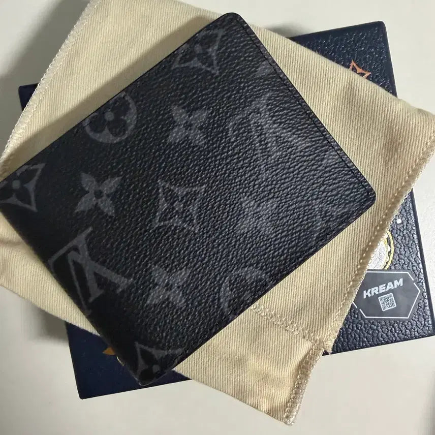 [SOLD OUT] 루이비통 이클립스 반지갑 급처